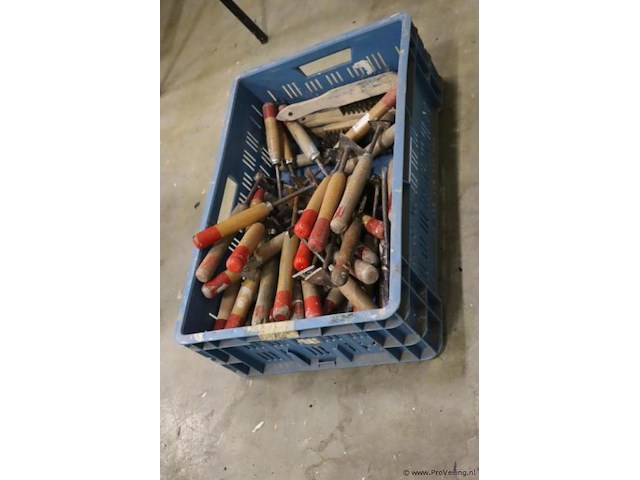 Partij schildersgereedschap o.a. binnenhoektroffels & borstels - afbeelding 1 van  5