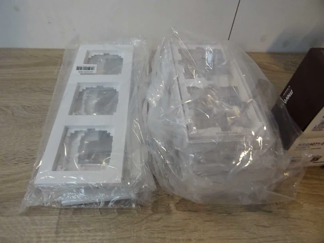 Partij schneider electric installatiemateriaal, ca 40 items - afbeelding 2 van  7