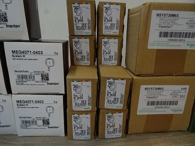 Partij schneider electric installatiemateriaal, ca 40 items - afbeelding 4 van  7