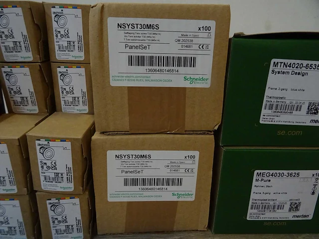 Partij schneider electric installatiemateriaal, ca 40 items - afbeelding 5 van  7