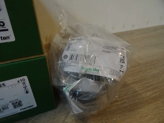 Partij schneider electric installatiemateriaal, ca 40 items - afbeelding 7 van  7