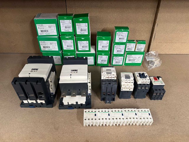 Partij schneider electric tesys/harmony schakelmateriaal - afbeelding 1 van  8