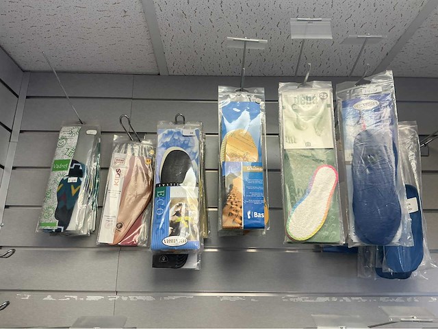 Partij schoenbehandelingproducten & steun-, en inlegzolen - afbeelding 2 van  2