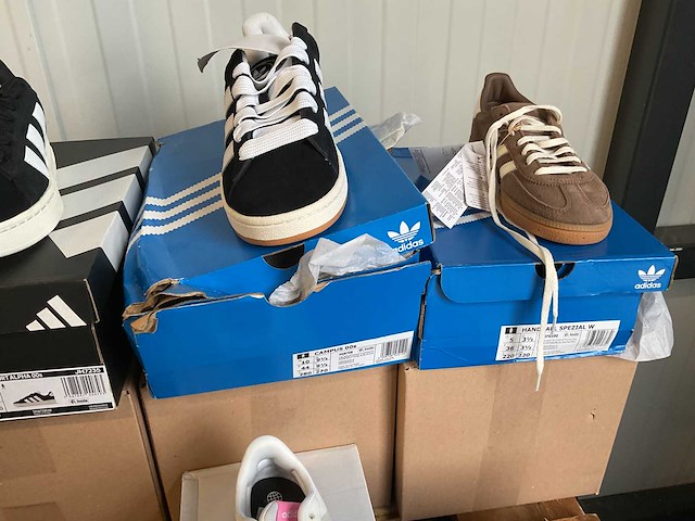 Partij schoenen (26x) - afbeelding 2 van  14
