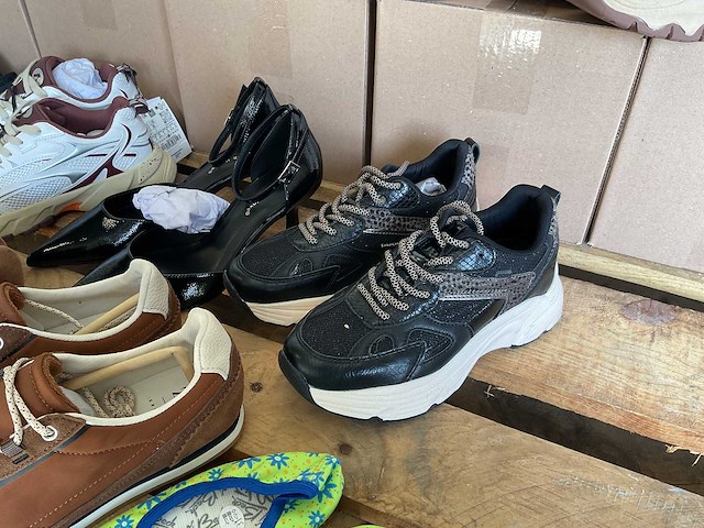 Partij schoenen (27x) - afbeelding 2 van  14