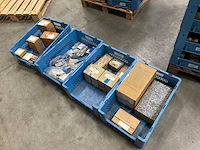 Partij schoenen, bouten en overige accesoires - afbeelding 8 van  15