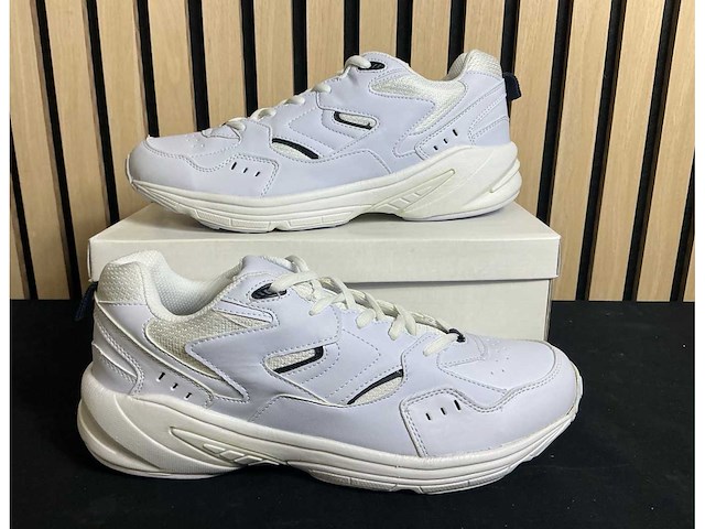 Partij schoenen diverse maten - afbeelding 1 van  5