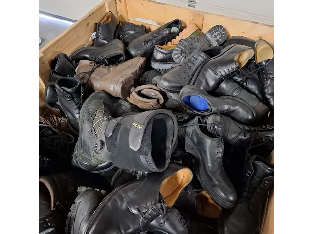Partij schoenen in diverse soorten en maten, meindl / lowa / haix - afbeelding 4 van  5