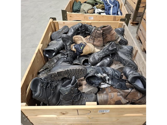 Partij schoenen , o.a. meindl, haix, loa - afbeelding 1 van  7