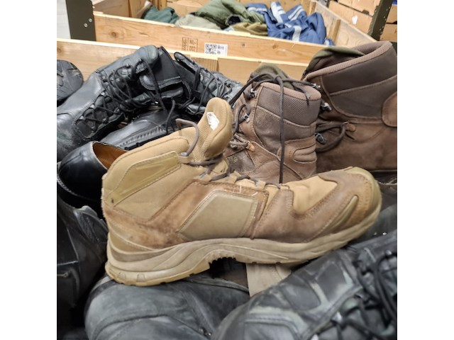 Partij schoenen , o.a. meindl, haix, loa - afbeelding 2 van  7