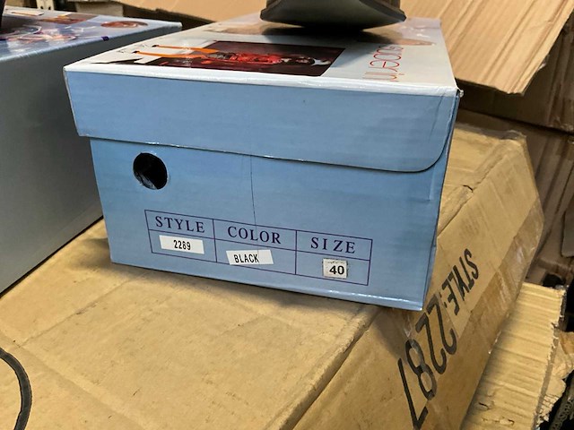 Partij schoenen - afbeelding 3 van  12