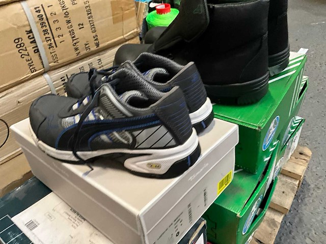 Partij schoenen - afbeelding 8 van  12