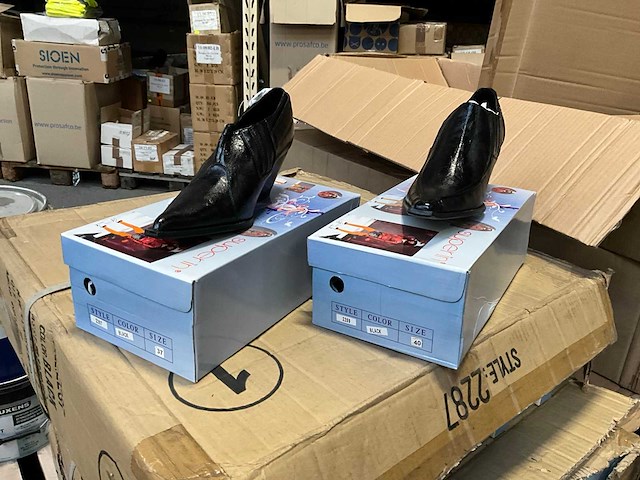 Partij schoenen - afbeelding 12 van  12