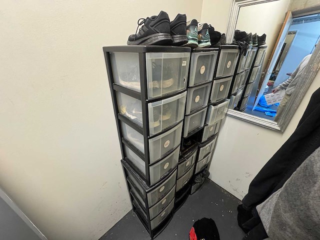 Partij schoenen - afbeelding 3 van  5