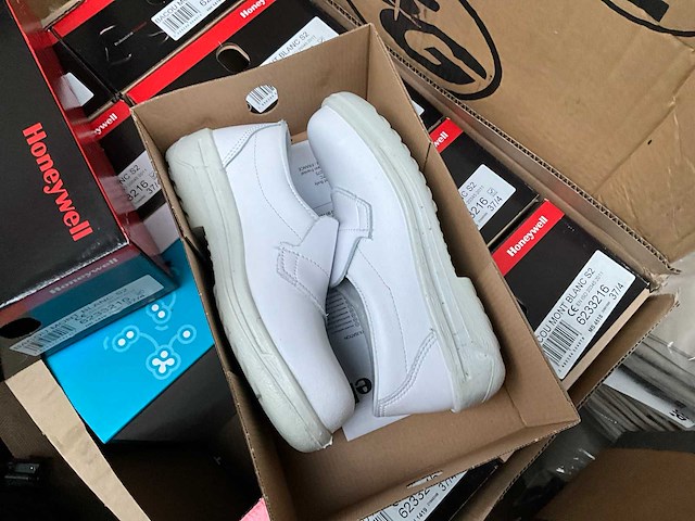 Partij schoenen - afbeelding 2 van  10