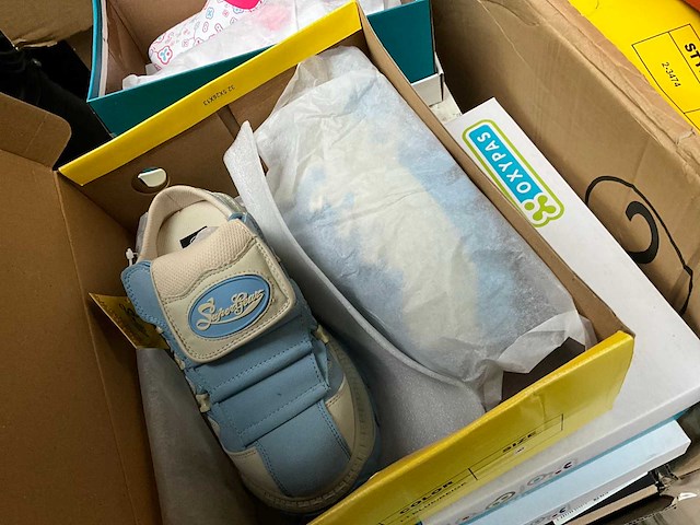 Partij schoenen - afbeelding 6 van  10