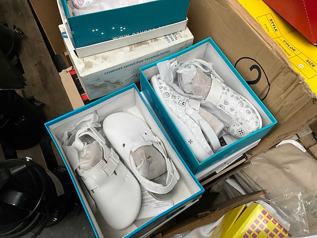 Partij schoenen - afbeelding 7 van  10