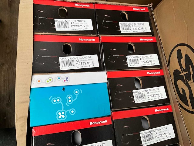 Partij schoenen - afbeelding 10 van  10