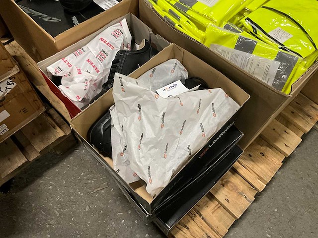 Partij schoenen - afbeelding 1 van  8