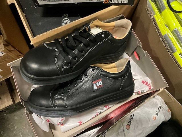 Partij schoenen - afbeelding 3 van  8