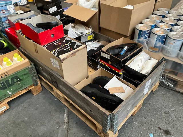 Partij schoenen - afbeelding 1 van  7