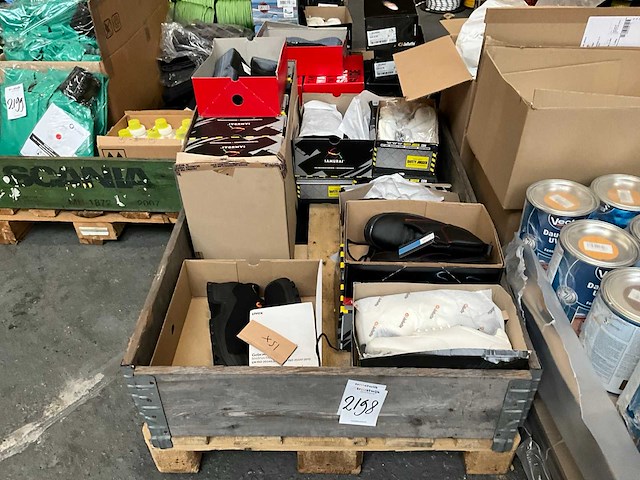 Partij schoenen - afbeelding 2 van  7