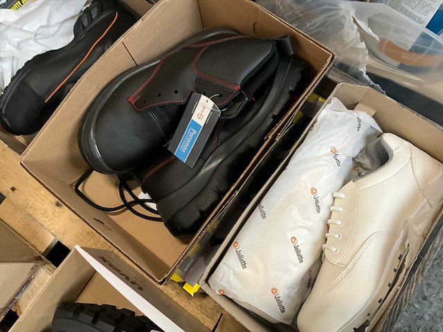 Partij schoenen - afbeelding 4 van  7