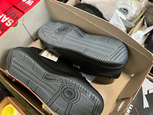 Partij schoenen - afbeelding 6 van  7