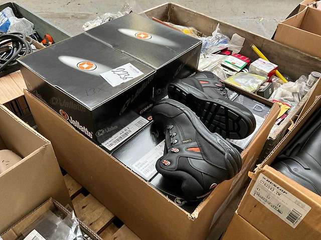 Partij schoenen - afbeelding 1 van  4