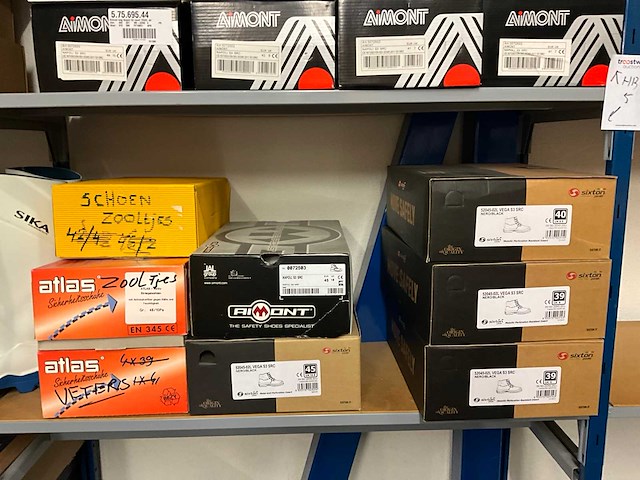 Partij schoenen - afbeelding 3 van  12