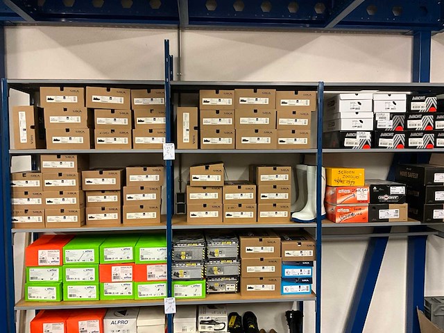Partij schoenen - afbeelding 1 van  12