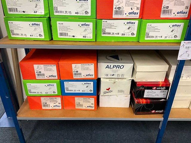 Partij schoenen - afbeelding 8 van  12