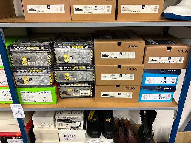 Partij schoenen - afbeelding 11 van  12