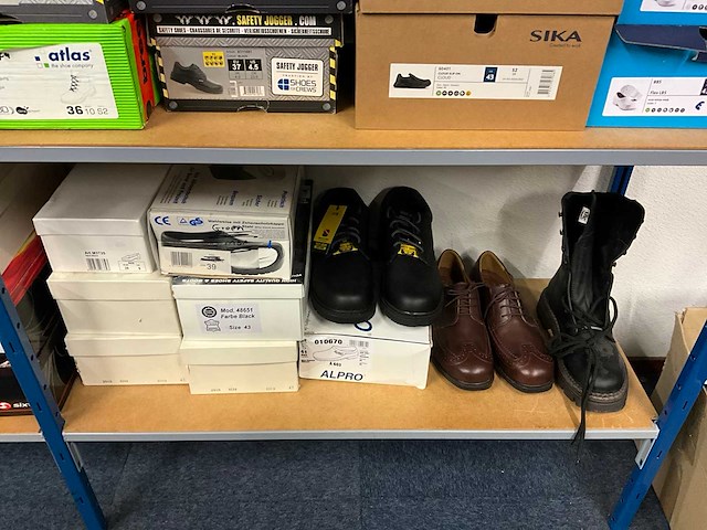 Partij schoenen - afbeelding 12 van  12