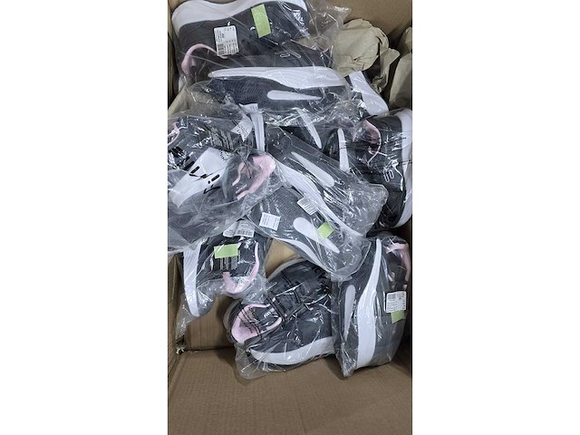 Partij schoenen - afbeelding 2 van  8