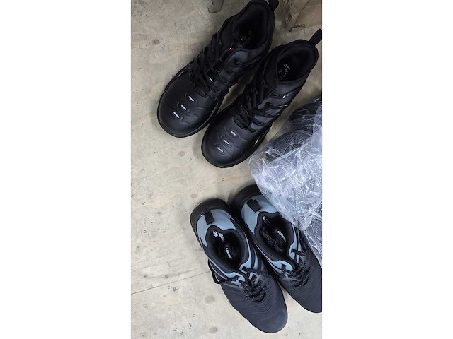 Partij schoenen - afbeelding 5 van  8