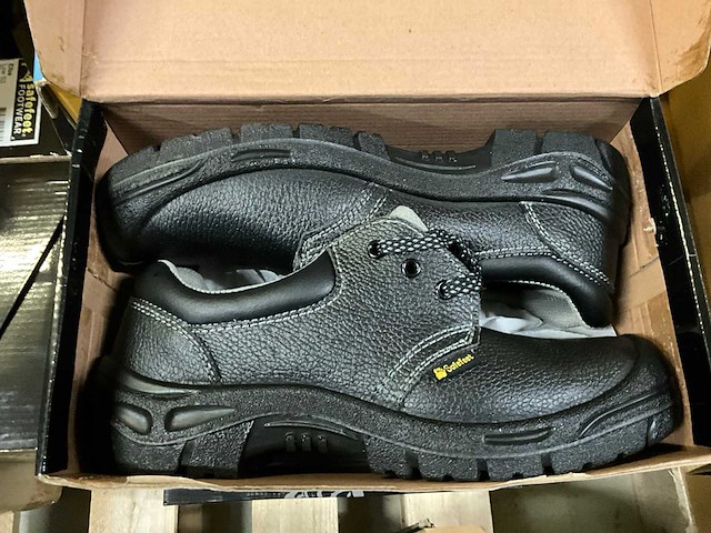 Partij schoenen - afbeelding 3 van  3