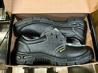 Partij schoenen - afbeelding 3 van  3