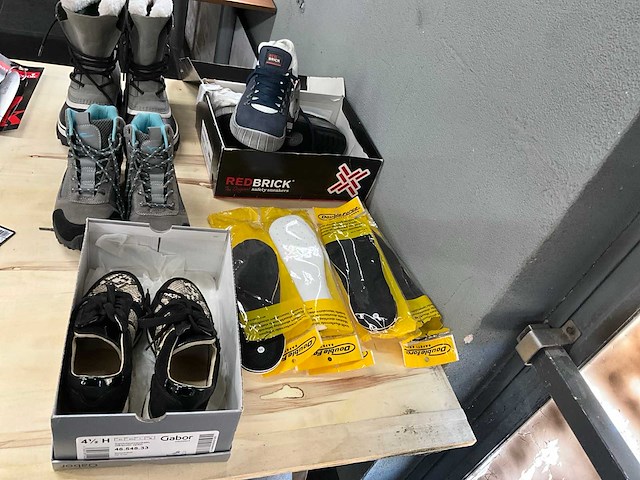 Partij schoenen - afbeelding 1 van  8