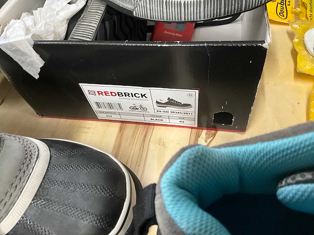 Partij schoenen - afbeelding 7 van  8