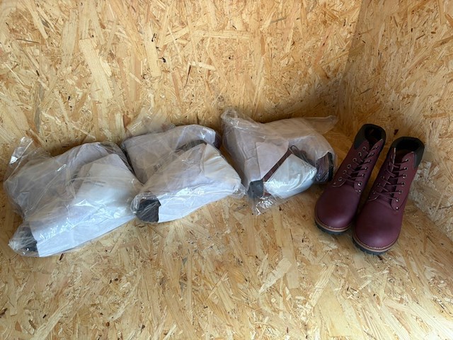Partij schoenen - afbeelding 1 van  3