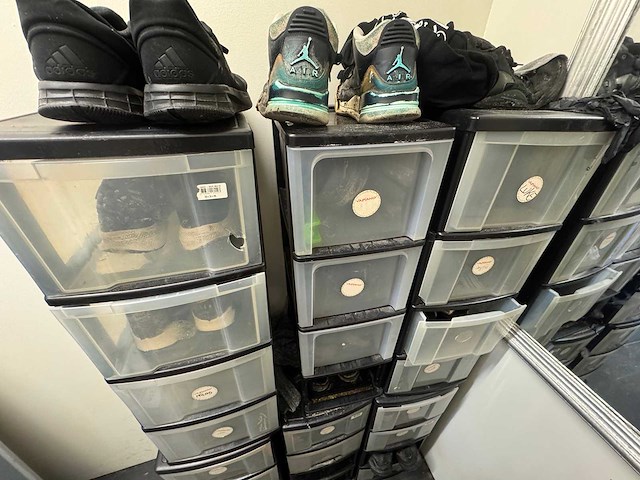 Partij schoenen - afbeelding 4 van  5