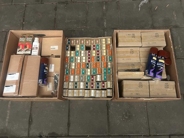 Partij schoenpoets, schoencrème, schoensmeer - afbeelding 1 van  7