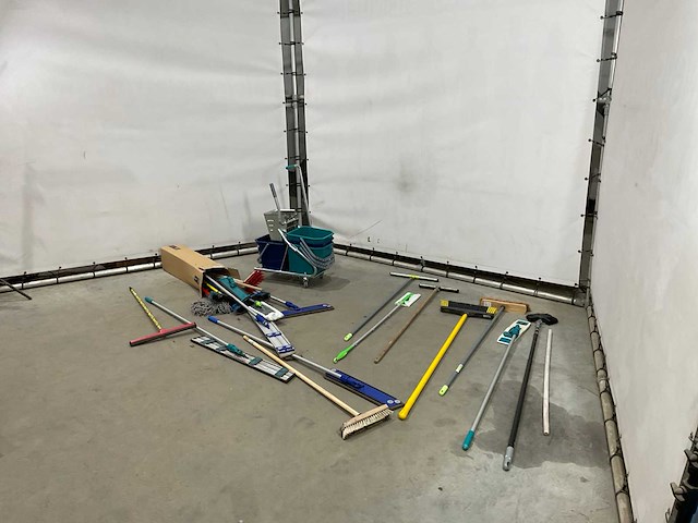 Partij schoonmaak artikelen - afbeelding 1 van  6