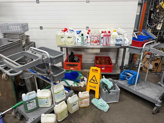 Partij schoonmaak artikelen - afbeelding 1 van  6