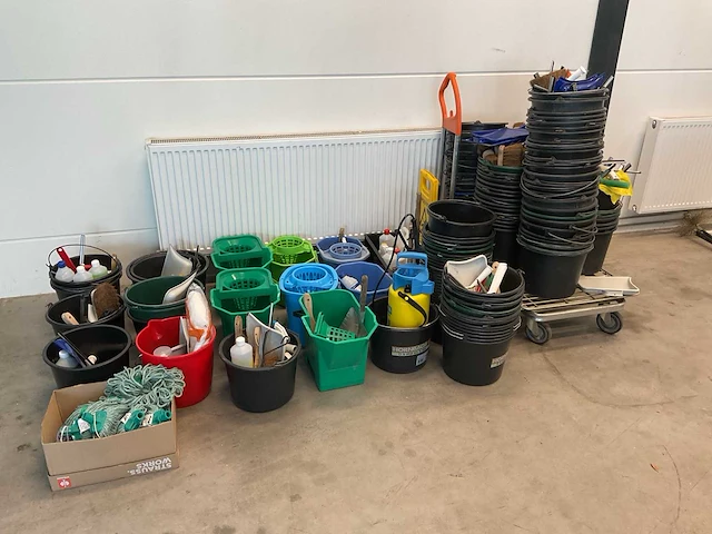 Partij schoonmaak artikelen - afbeelding 1 van  7