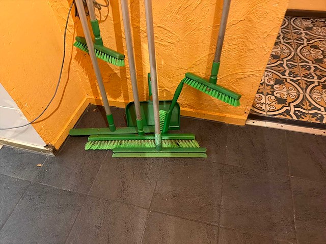 Partij schoonmaak gerij - afbeelding 1 van  2