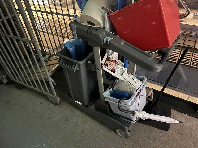 Partij schoonmaak materialen - afbeelding 2 van  3