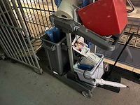 Partij schoonmaak materialen - afbeelding 2 van  3