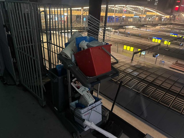 Partij schoonmaak materialen - afbeelding 3 van  3